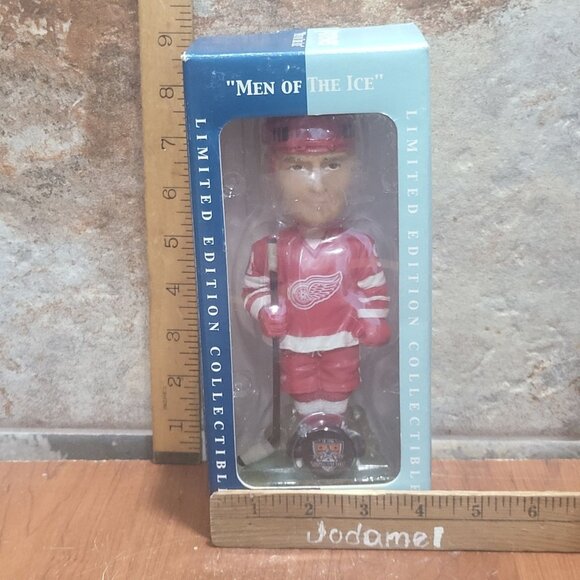 Sergei Fedorov NHL Bobblehead Doll Men of the Ice Collection 2001 Detroit Red Wi - Picture 7 of 10